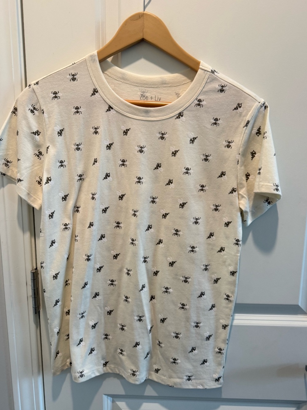 Zoe + Liv Bee Print Graphic Tee XS Cream Short Sleeve Cotton Blend T-Shirt